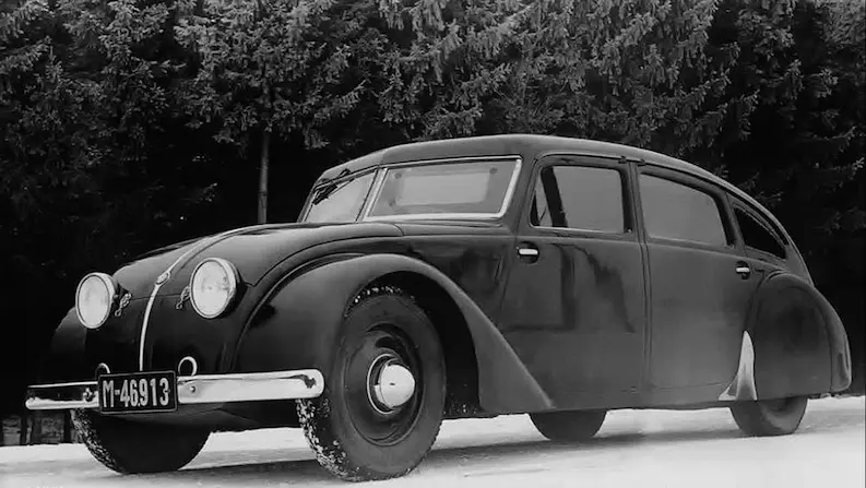 Vůbec největším konstrukčním úspěchem Hanse Ledwinky byl vůz Tatra 77.
