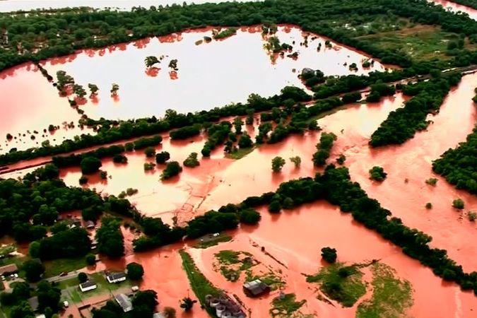 BEZ KOMENTÁŘE: Texas a Oklahomu zasáhly silné bouře a bleskové povodně