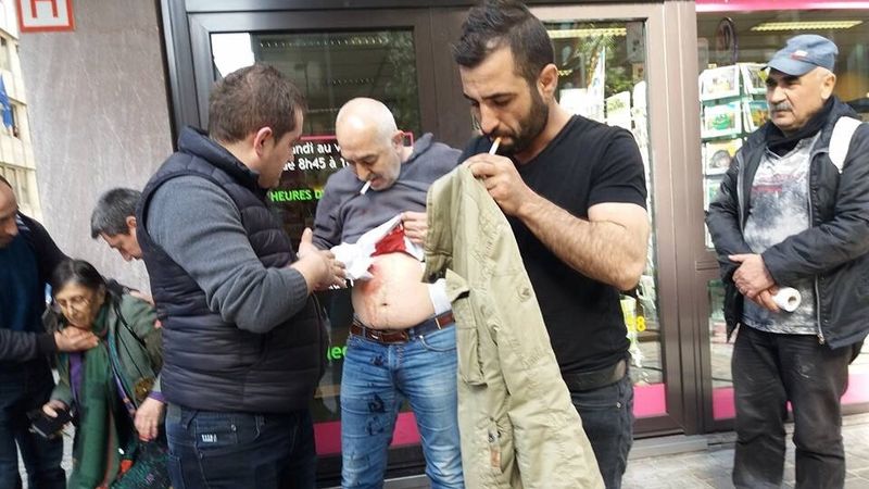 Zraněný muž po střetech mezi příznivci a odpůrci tureckého prezidenta před tureckým konzulátem v Bruselu