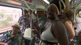 Brazilské samba vlaky mají dlouhou tradici. Jezdí ale jen jednou ročně