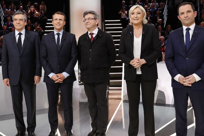 Francouzští prezidentští kandidáti s nejvyššími preferencemi. Zleva: konzervativec François Fillon, centrista Emmanuel Macron, radikálně levicový Jean-Luc Mélenchon, krajně pravicová Marine Le Penová a socialista Benoît Hamon.