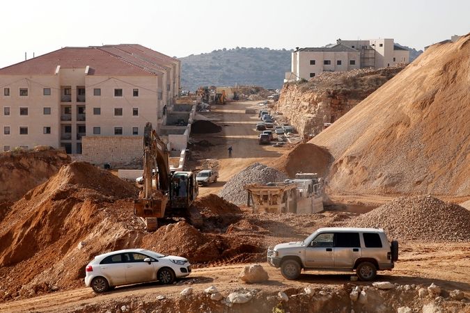 Výstavba v izraelské osadě Bejtar Ilit (Horní Bejtar) na Západním břehu Jordánu. Stojí poblíž starověké židovské pevnosti Bejtar, kde nyní leží arabská vesnice Batir.