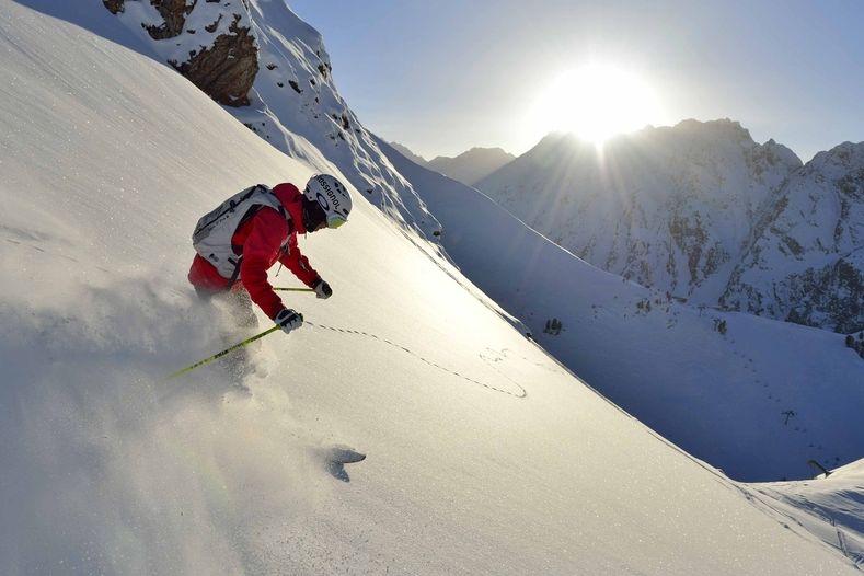 Na tyrolských sjezdovkách se vyřádí i velmi zkušení lyžaři. Ilustrační foto
