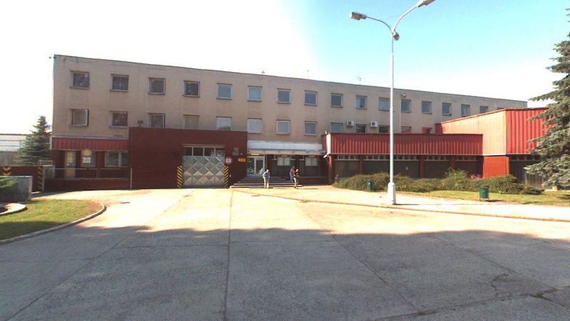Při požáru ve Všehrdech na Chomutovsku bylo evakuováno dvacet vězňů