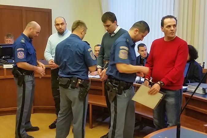 BEZ KOMENTÁŘE: Obžalovaní z krádeže a zabití u brněnského krajského soudu