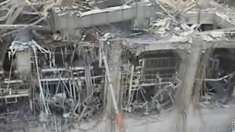 Poničená elektrárna Fukušima na snímku z 18. dubna 2011