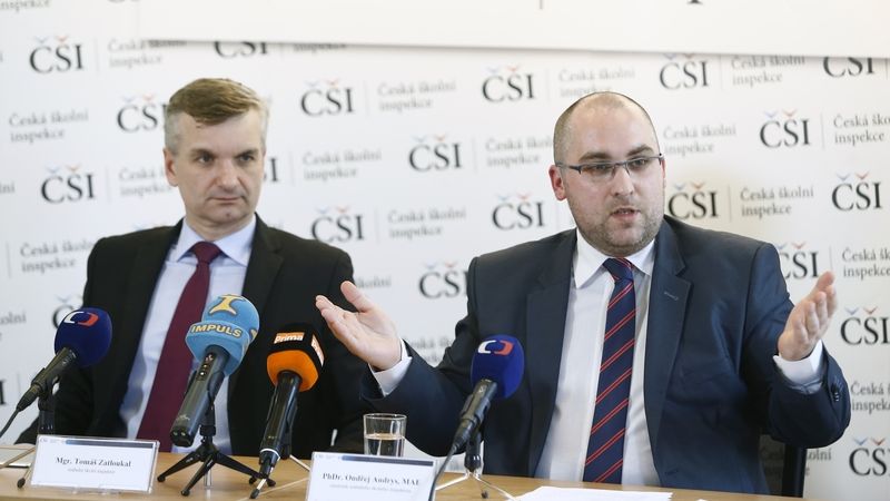 Ústřední školní inspektor Tomáš Zatloukal (vlevo) se svým náměstkem Ondřejem Andrysem