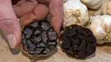Černý česnek, kulinářský poklad z Asie, dobývá Francii