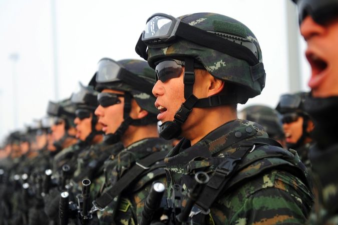 Čínští milicionáři v Sin-ťiangu přísahají, že budou bojovat proti terorismu.