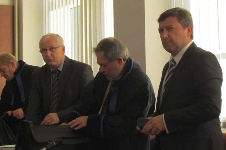 Bývalý primátor Vít Mandík vpravo, Josef Macík třetí zprava na Okresním soudu v Ústí nad Labem