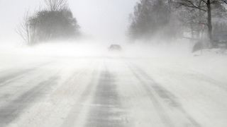Meteorologové varují před sněžením a větrem