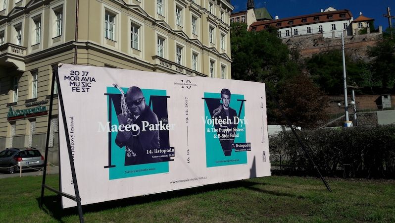 Brno nyní patří jazzu a na mnoha místech města je to znát.