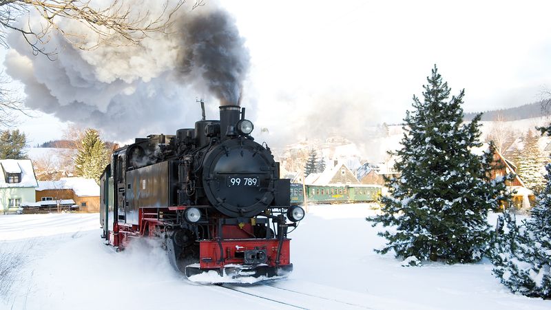Fichtelberské parní lokomotivy si mohou návštěvníci užít i v zimě.