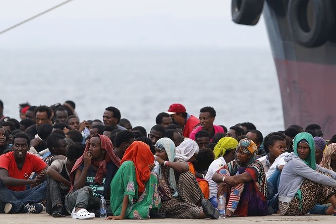 Migranti na italském pobřeží