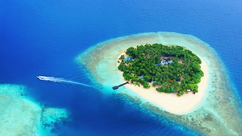 Maledivských atolů napočítáme na 1200. Není divu, že mezi nimi najdeme i takovouto parádu.