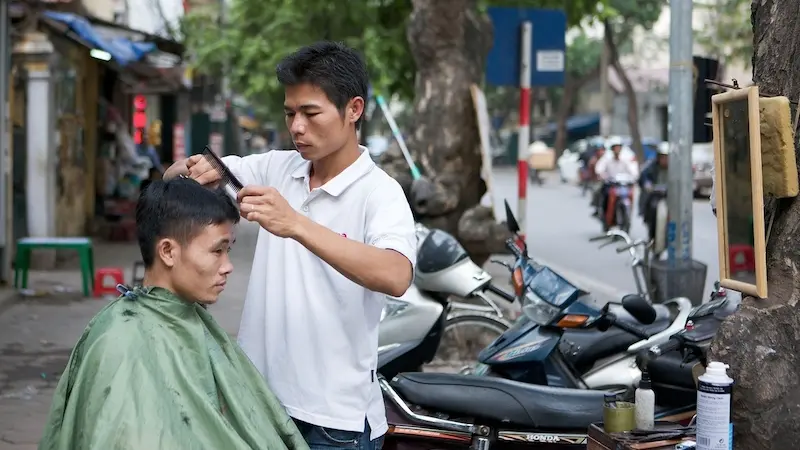 Poulicni Holici Jsou Nedilnou Soucasti Vietnamu Novinky Cz