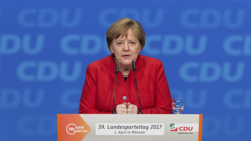 Angela Merkelová hovoří na zemském sjezdu CDU