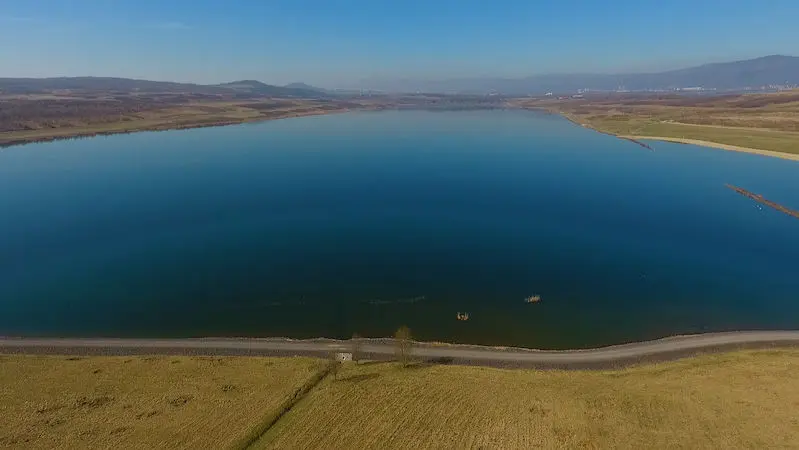 Misto Uhelneho Dolu Je Dnes Voda Prohlednete Si Jezero Milada Z Ptaci Perspektivy Novinky Cz