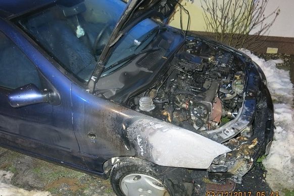 Ve Vřesině u Hlučína shořel zaparkovaný osobní automobil kvůli technické závadě.
