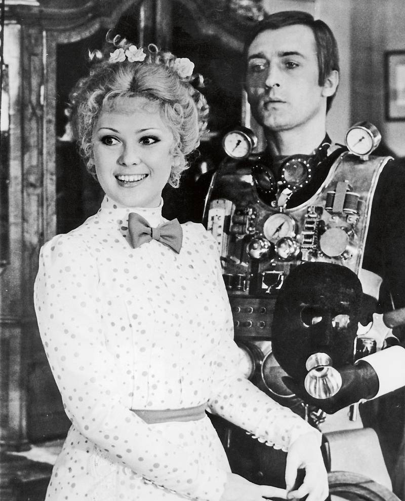 V roce 1977 natočila Naďa Konvalinková s režisérem Oldřichem Lipským nesmrtelnou komedii Adéla ještě nevečeřela. Sváděl ji v ní okouzlující Michal Dočolomanský