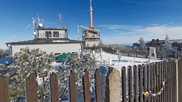 Některé meteorologické jevy se na Lysé hoře měří už od konce 19. století. Budova dnešní stanice byla postavena před šedesáti lety.