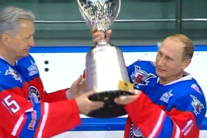 Putin vstřelil při hokejovém zápase sedm gólů