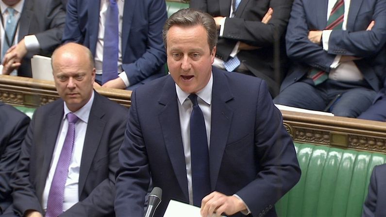 Premiér David Cameron v dolní komoře britského parlamentu