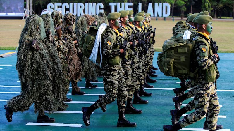 Prezident Duterte se ve středu ve městě Taguig účastnil vojenské přehlídky ke 120. výročí založení filipínské armády.
