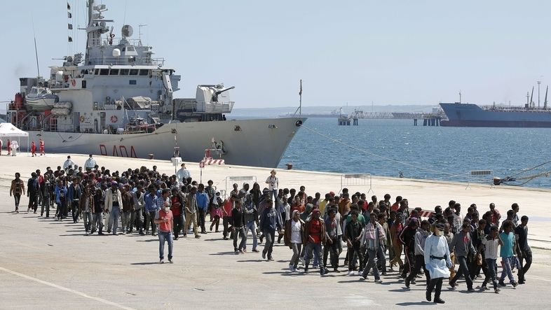 Migranti v sicilském přístavu Augusta