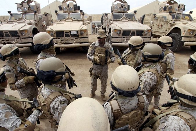 Vojáci Saúdské Arábie v jihojemenském přístavu Aden