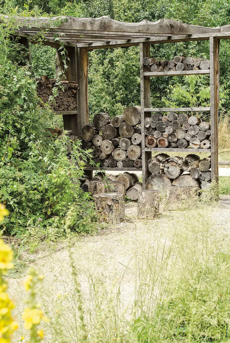 vlastnorucne vyrobene doplnky a dekorace dodaji zahrade jedinecny styl novinky cz