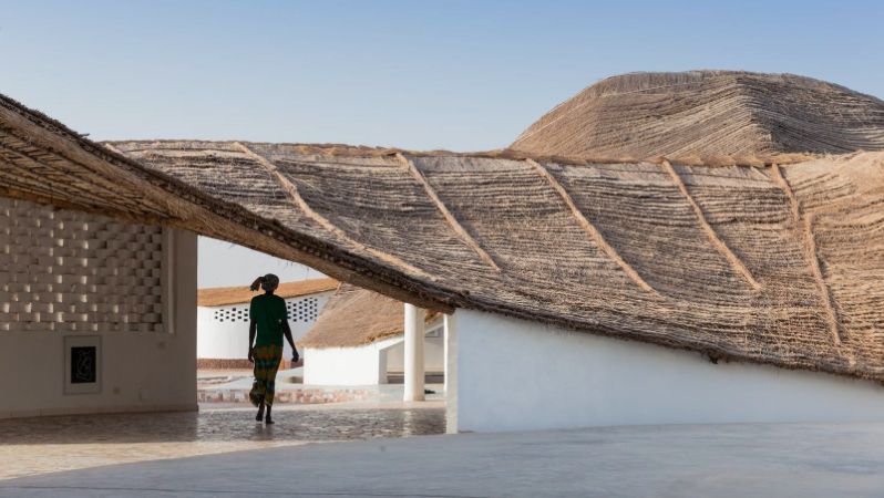 Umělecká rezidence a kulturní centrum v Senegalu od Toshiko Mori Architect.