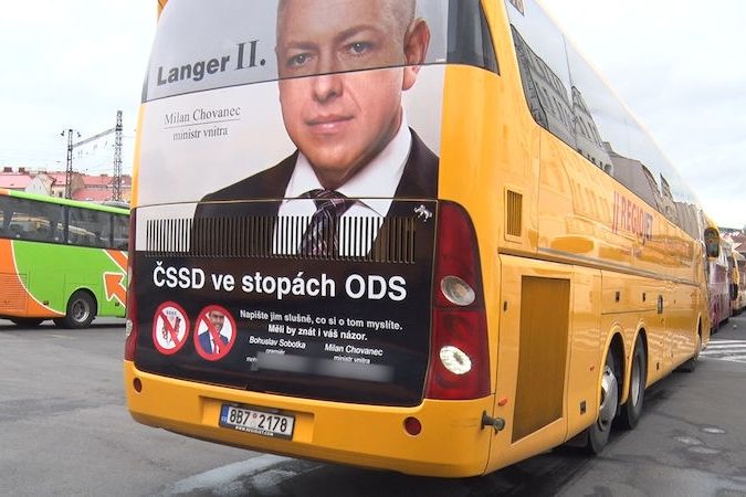 BEZ KOMENTÁŘE: Autobusy Student Agency zdobí plakát s Milanem Chovancem