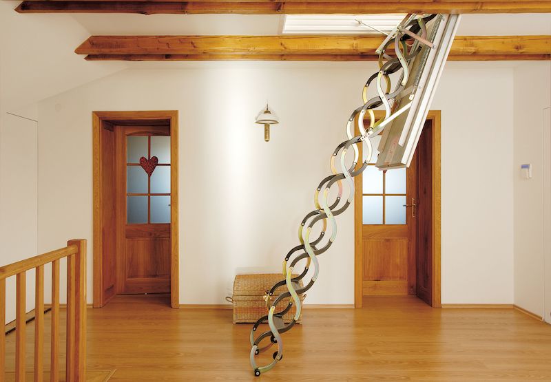 Stabilní a pevná konstrukce stahovacích schodů Lusso umožní bezpečný a pohodlný výlez na půdu.
