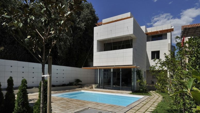 K vile patří zahrada s bazénem, které v centru Splitu už nelze stavět.