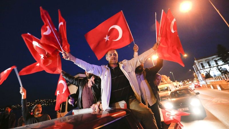Podporovatelé tureckého prezidenta v Istanbulu