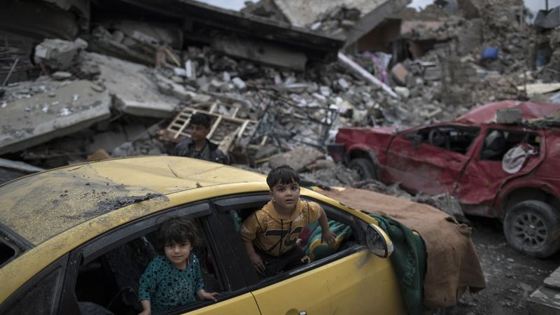 Děti v západní části Mosulu.
