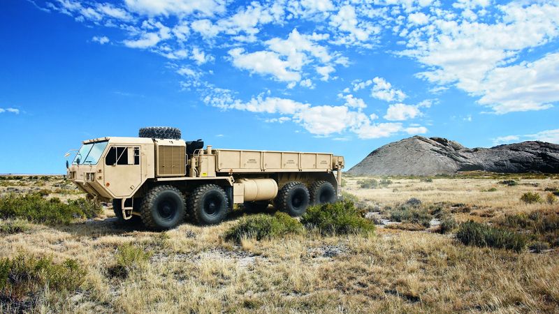 Těžký nákladní automobil U.S. Army Oshkosh HEMTT-A4