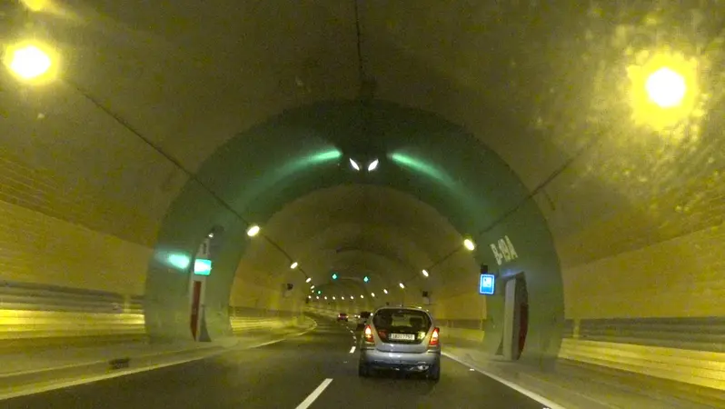 Nehoda Uzavrela Tunel Blanka V Praze Novinky Cz