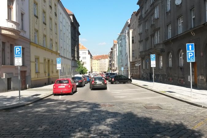 Na Praze 6 už platí modré parkovací zóny.