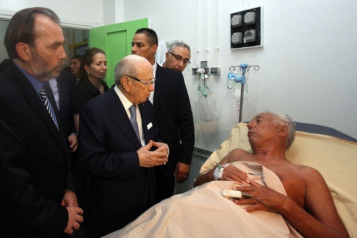 Tuniský prezident Káid Sibsí navštívil v nemocnici zraněné