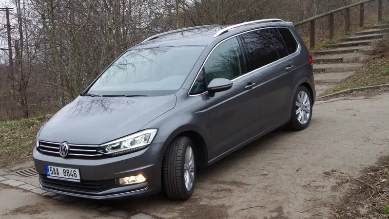 Test Rodinneho Volkswagenu Touran 1 6 Tdi Novinky Cz