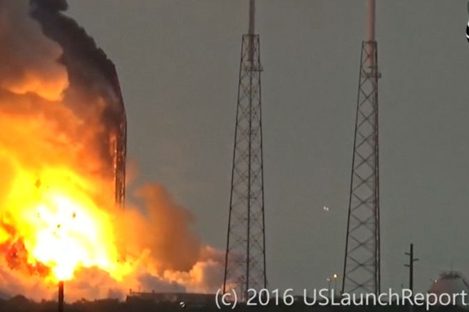 BEZ KOMENTÁŘE: Výbuch rakety Falcon 9