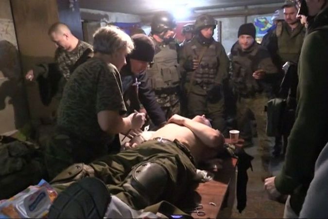 BEZ KOMENTÁŘE: Při ostřelování vesnice Pisky u Doněcku bylo zraněno sedm lidí