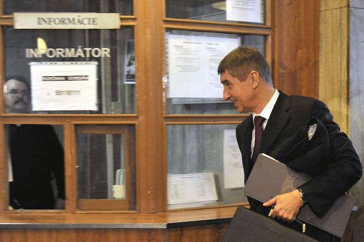 Andrej Babiš v lednu 2014 u krajského soudu Bratislava I, který řešil jeho žalobu proti Ústavu paměti národa v souvislosti s archivními svazky. V nich je Babiš veden jako agent komunistické Státní bezpečností (StB).