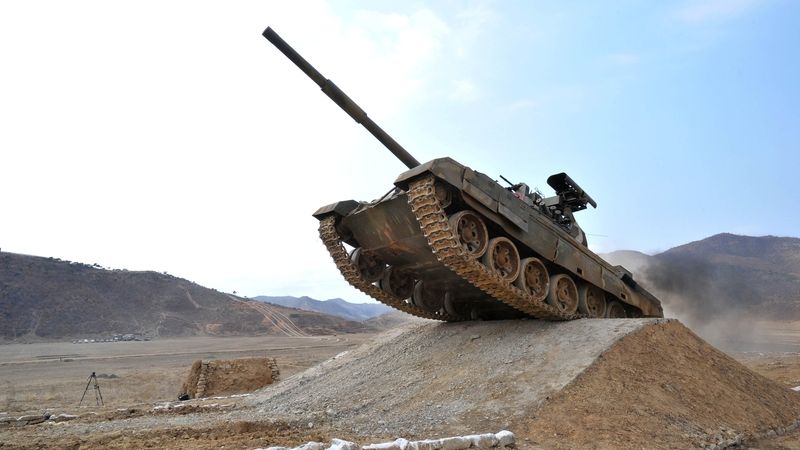 Severokorejský tank při cvičení 