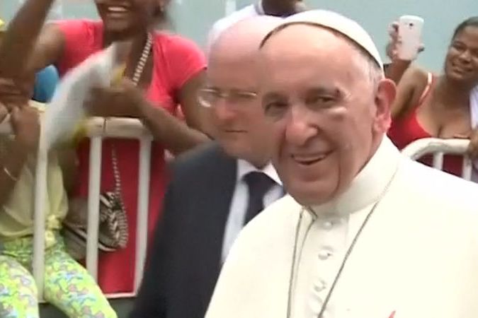 BEZ KOMENTÁŘE: Papež František se zranil při jízdě papamobilem v Cartageně
