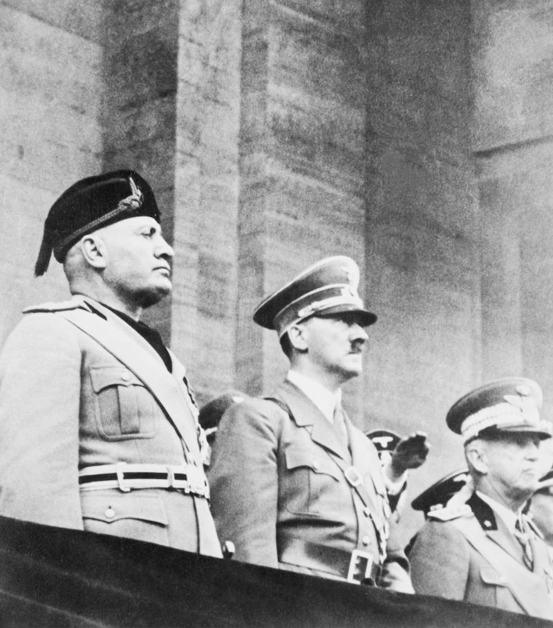 Zleva: Benito Mussolini, Adolf Hitler a italský král Viktor Emanuel III., Řím, 1938
