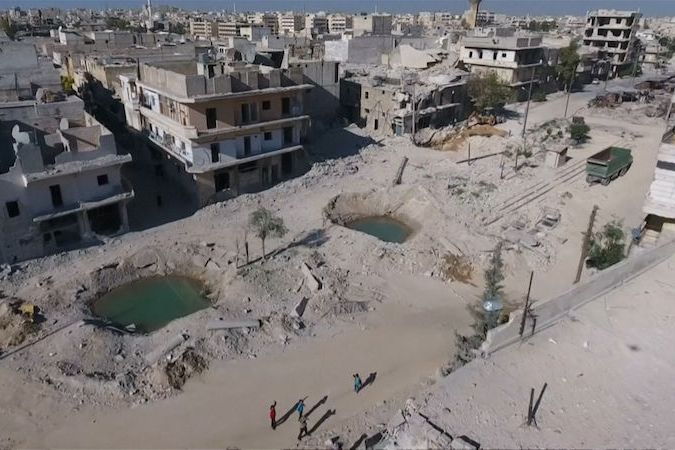 BEZ KOMENTÁŘE: Letecké záběry na zdevastované Aleppo