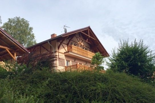 Majitelé se při návrhu svého domu inspirovali mj. i architekturou z Alp.